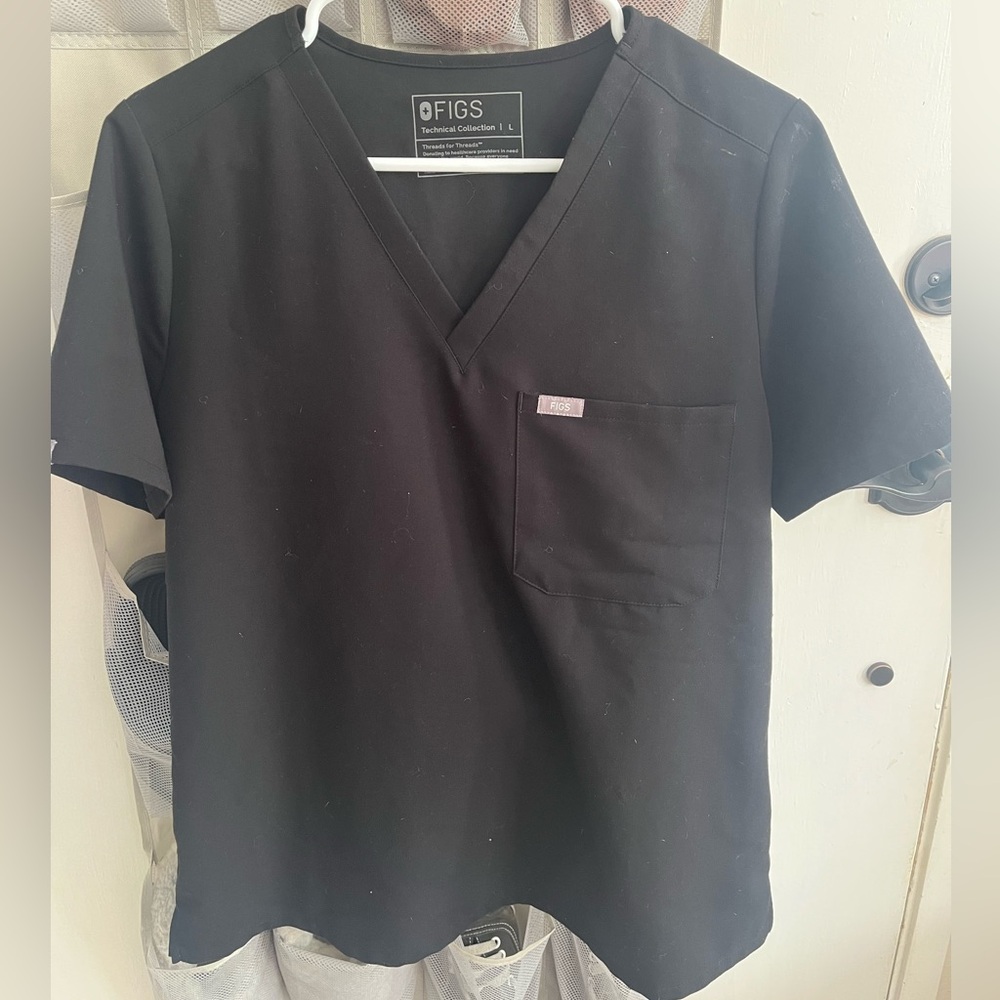 Figs scrub top